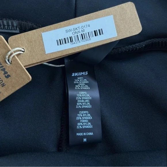 SKIMS Raw Edge Black Slit Skirt - Picture 5 of 5